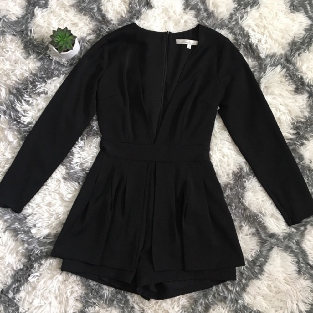 Lovers & friends pleated romper ❤️